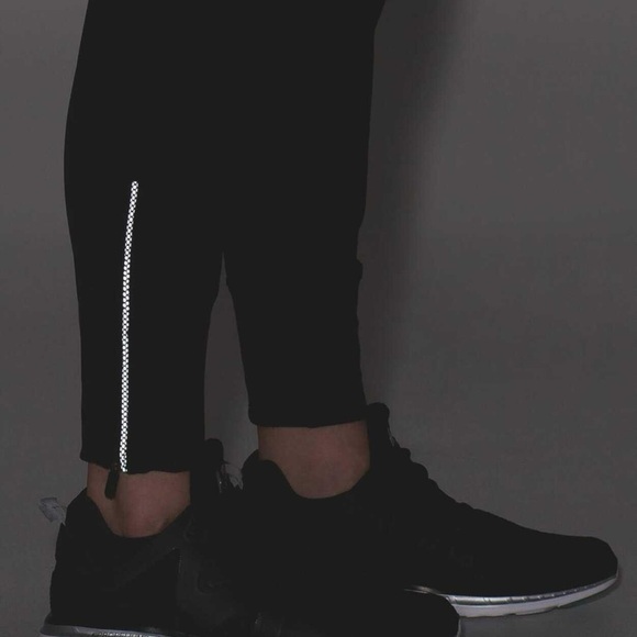 lululemon athletica Pants - Lululemon Fresh Tracks Pant size 6